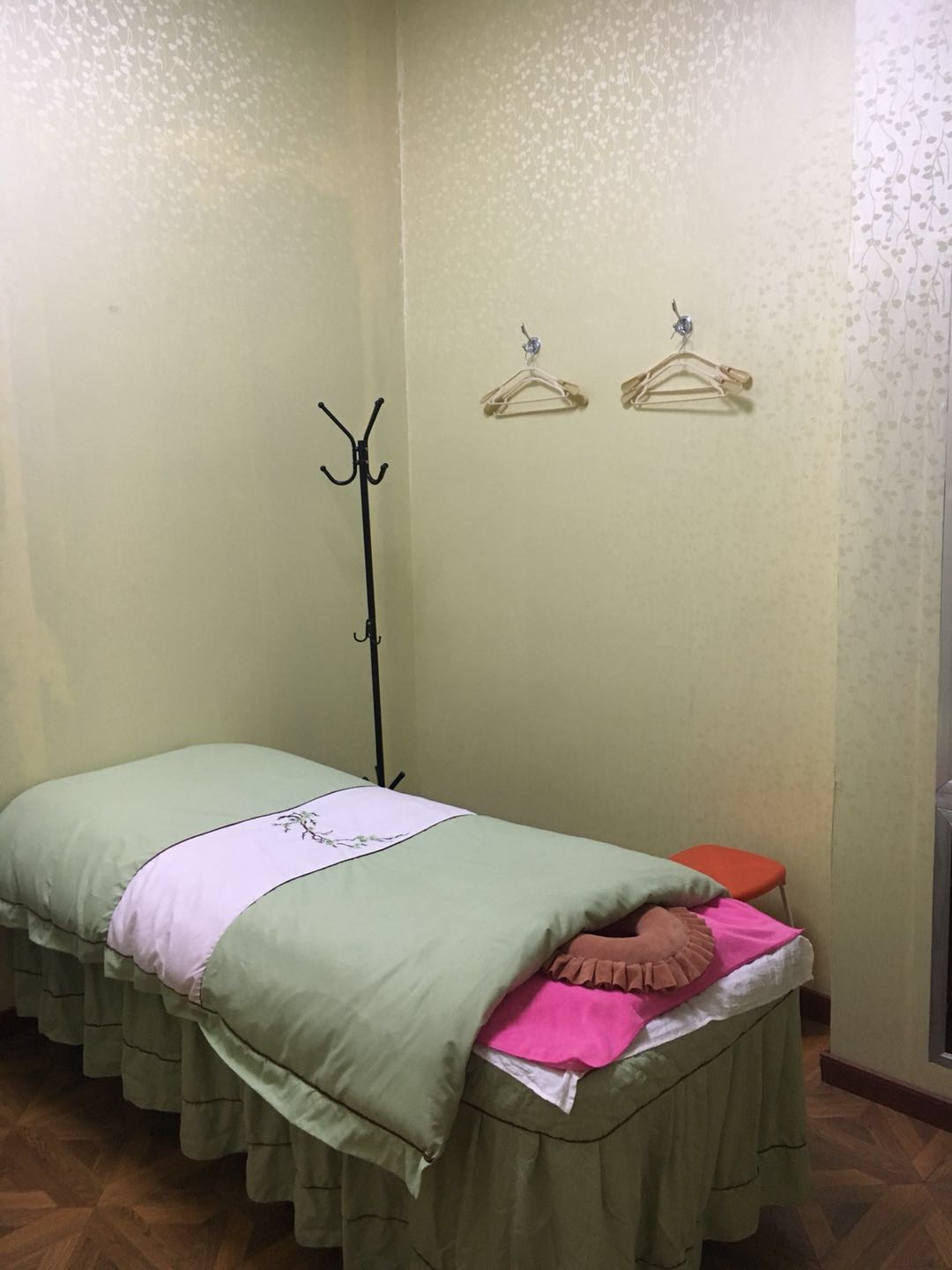 ��������ٽ�����������ת��  ��ת�� 