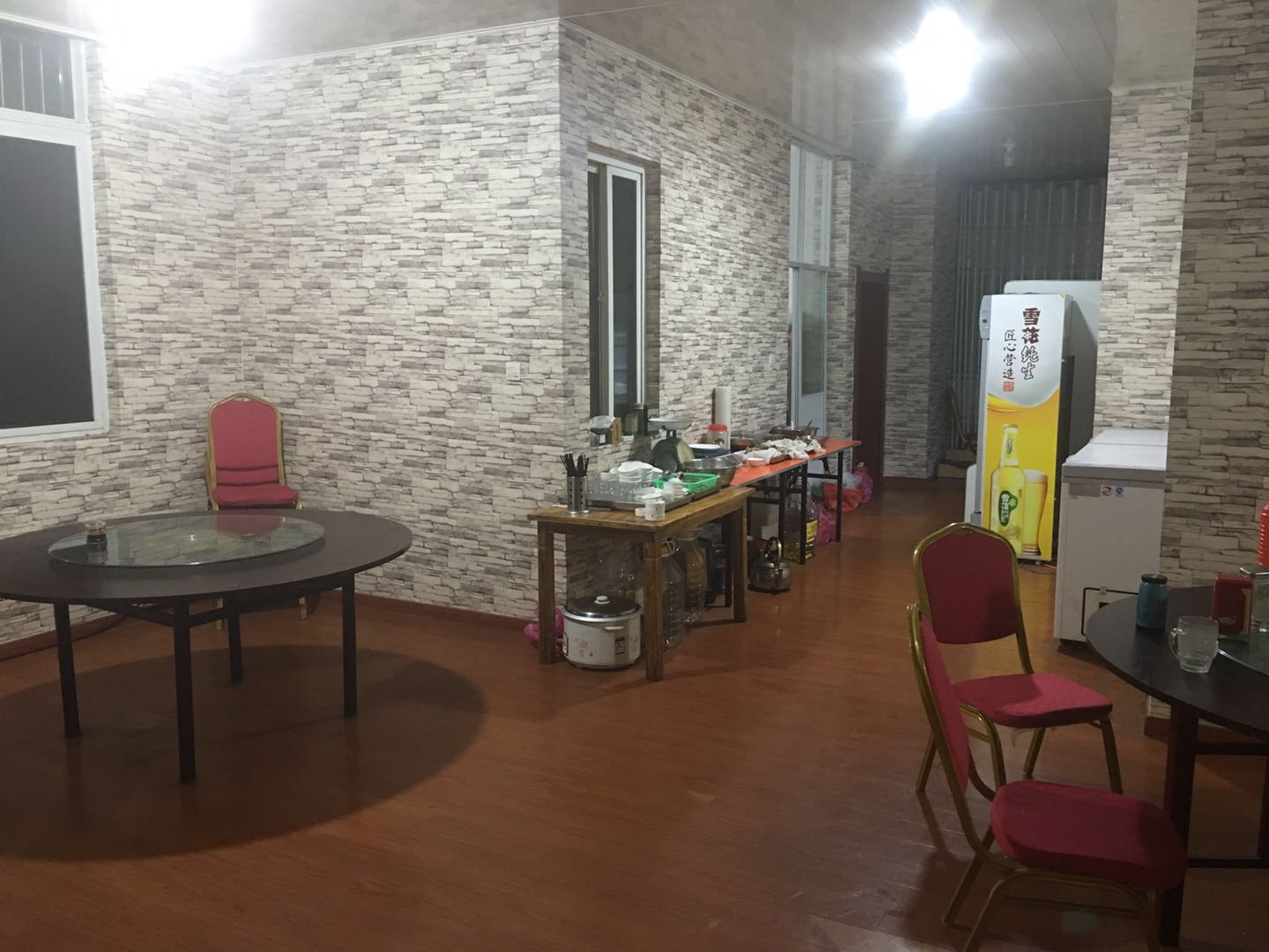 ���ң���ٽ����̲͹�ת��