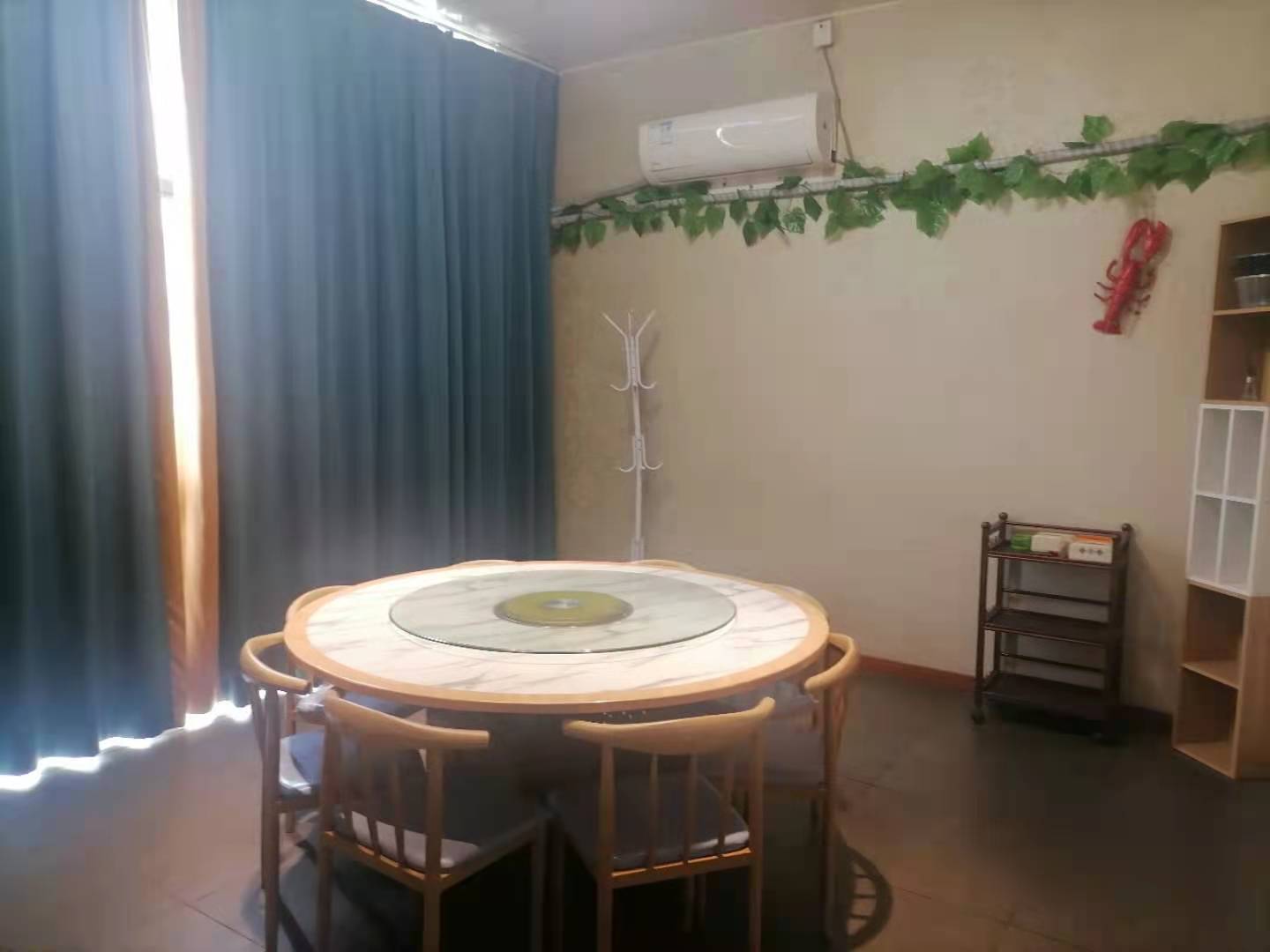 �����⻪·��ʳ�ֲ͹�ת��