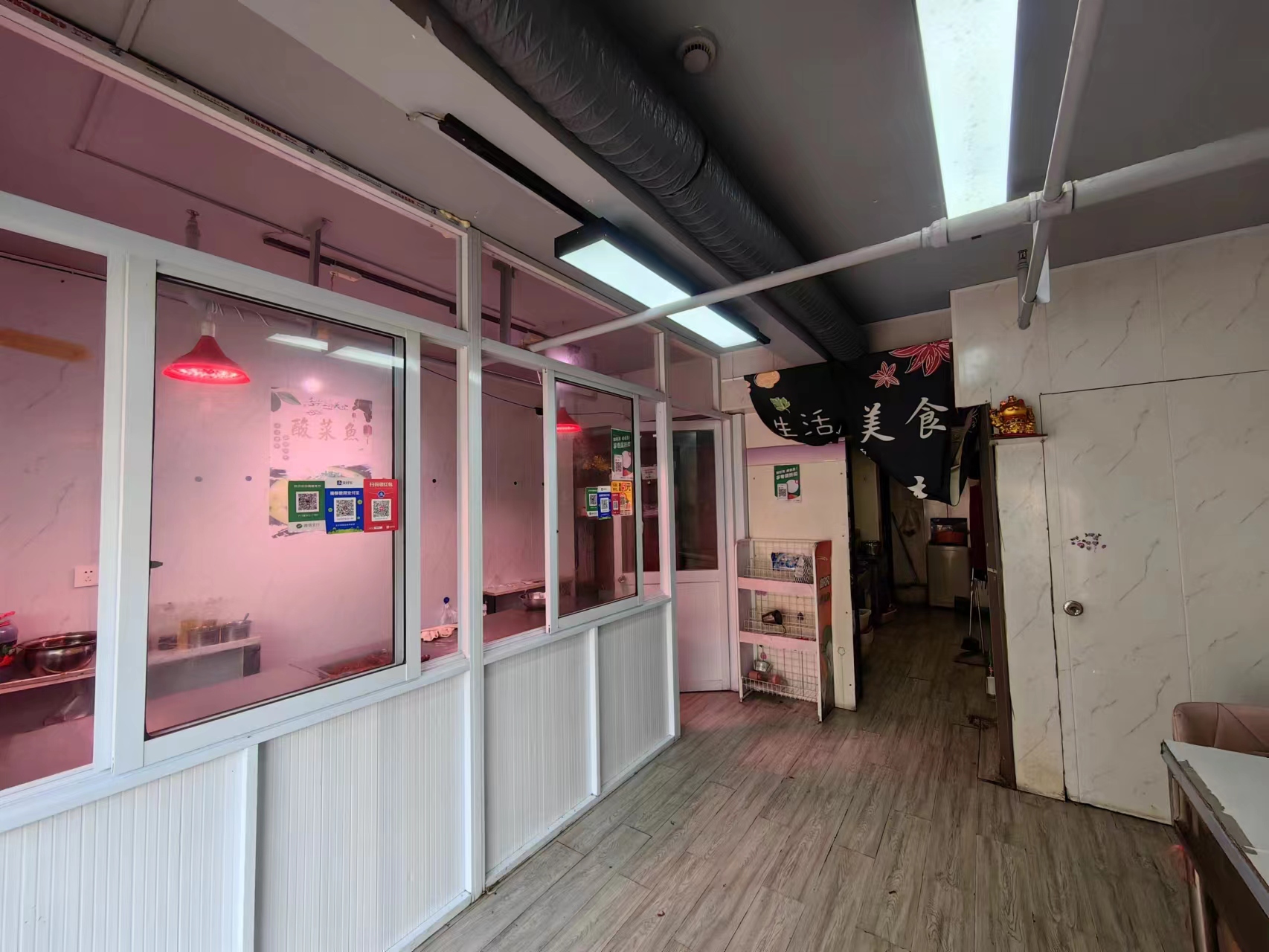 ���С���ſڵ�һ��±�˵�ת��