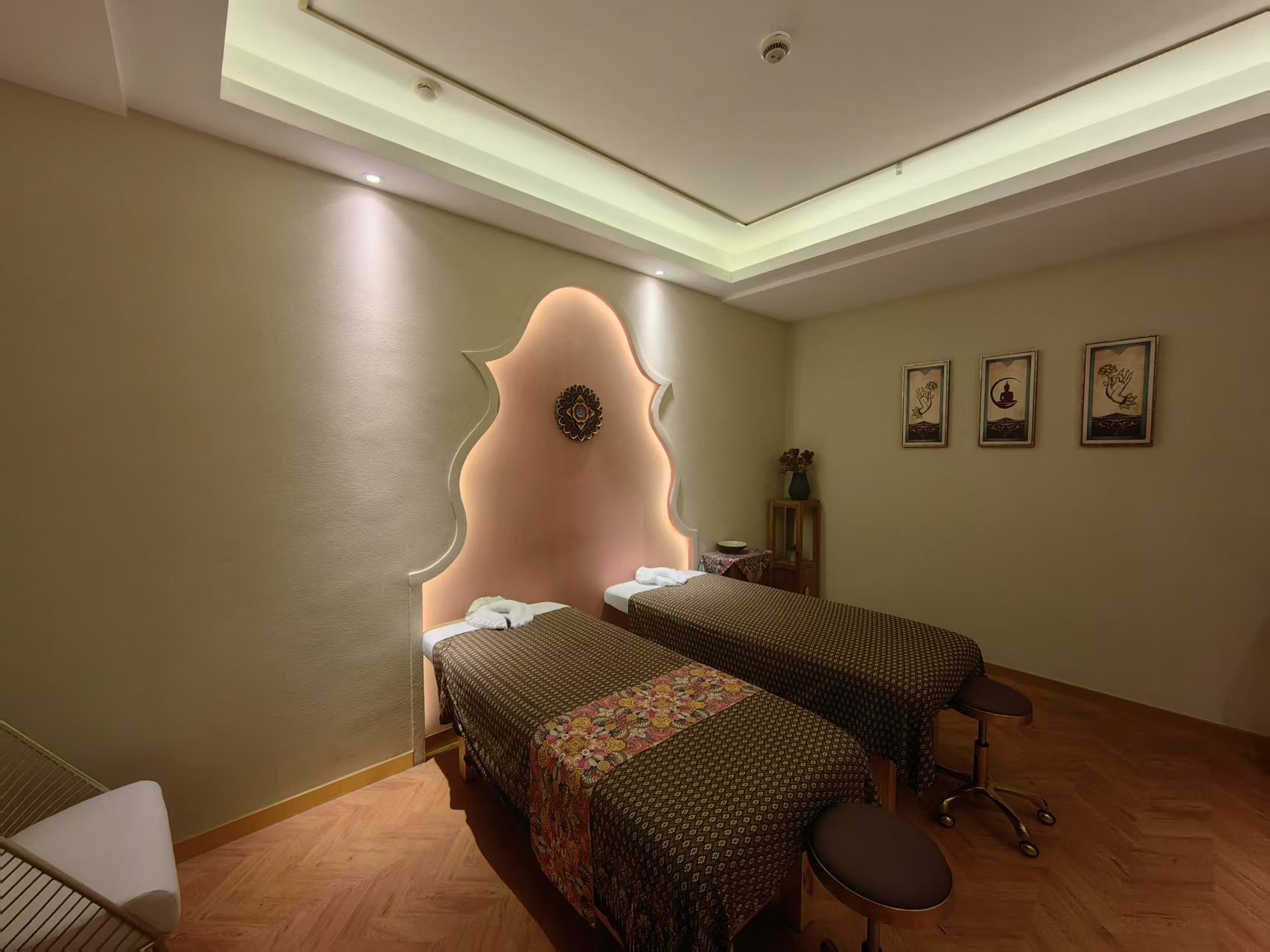 ������װ����ԡ��ת�ã��а���